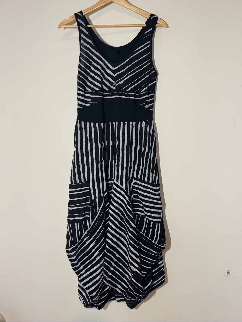 Striped V-Neck Black & White Midi Dress with Waistband - Picture 4 of 8
